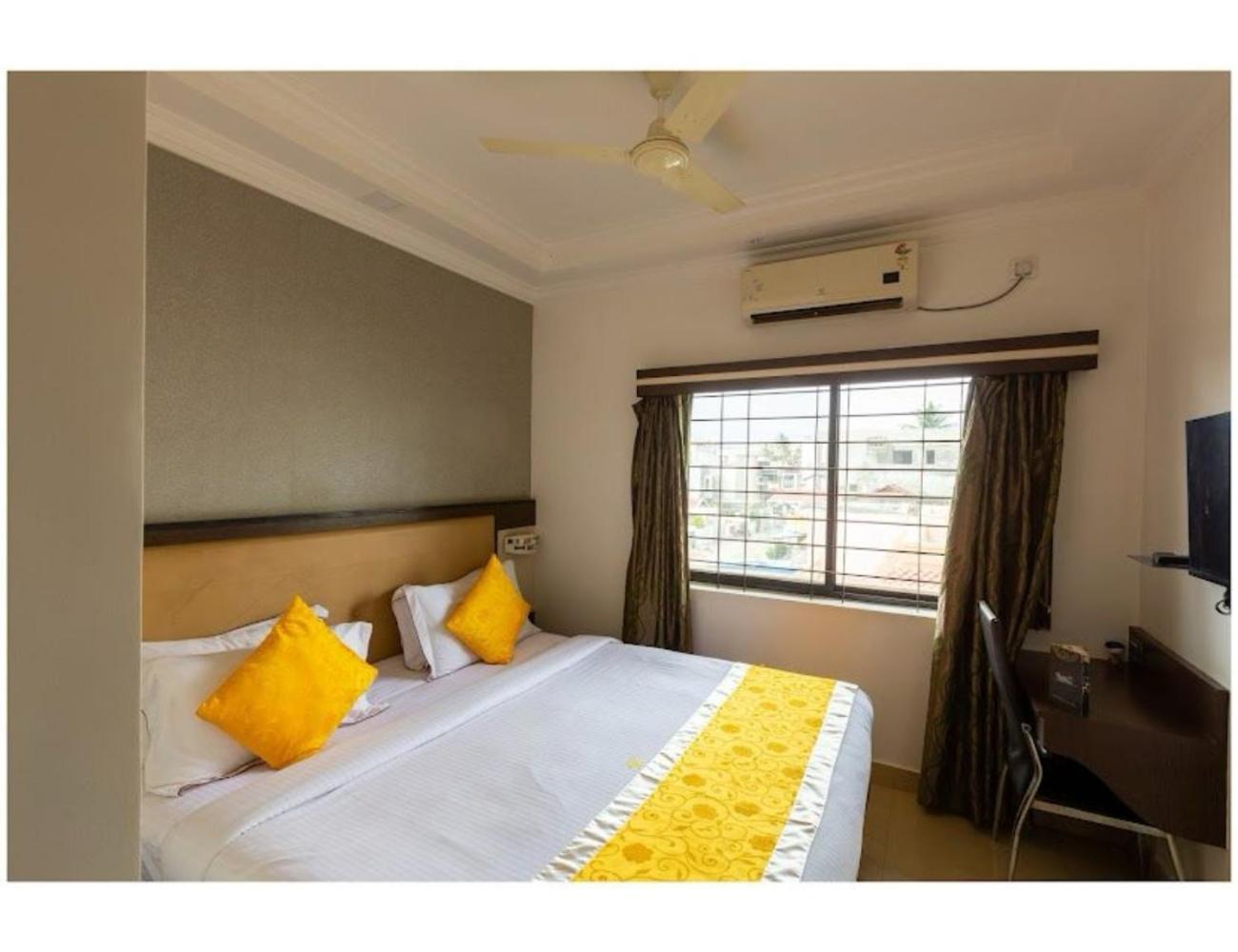 The Grand Krishna Luxury Hotel, Chikmagalūr Exterior foto
